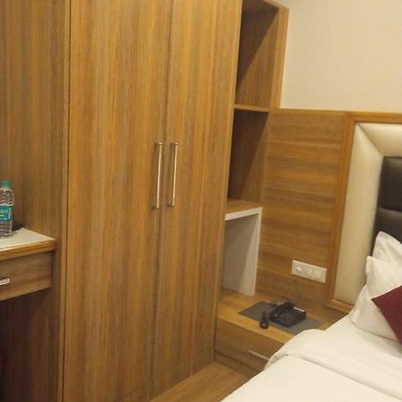 Hotel President Bharwain Bagian luar foto