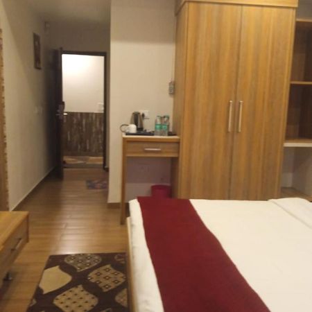 Hotel President Bharwain Bagian luar foto