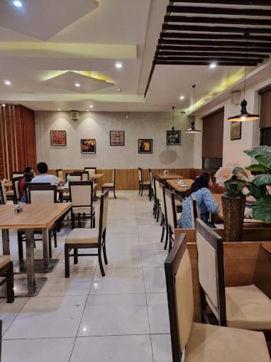 Hotel President Bharwain Bagian luar foto