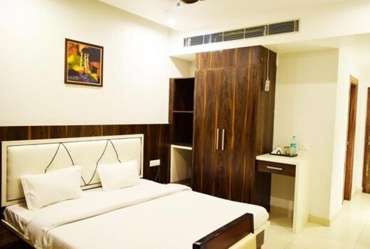 Hotel President Bharwain Bagian luar foto