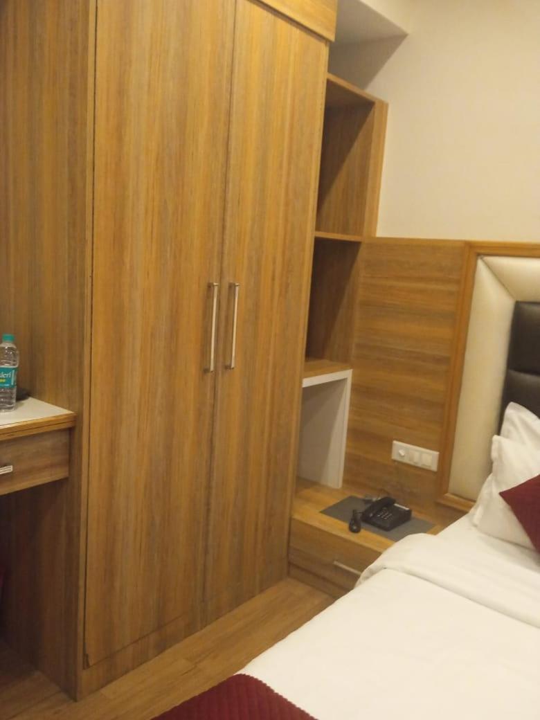 Hotel President Bharwain Bagian luar foto